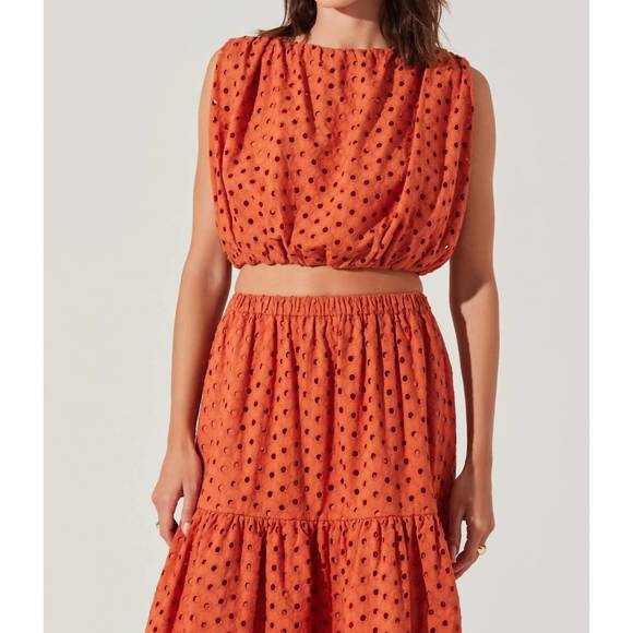 NEW ASTR nalley eyelet crop top in rust - Picture 1 of 4